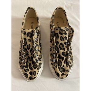 Like New Adokoo Leopard Print Women's Canvas Sneakers Size:7 Women's
